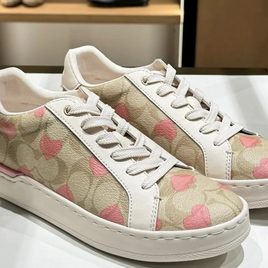 Pre-owned Coach Clip Low Top Sneaker In Signature Canvas With Hearts Cp871 In Multicolor