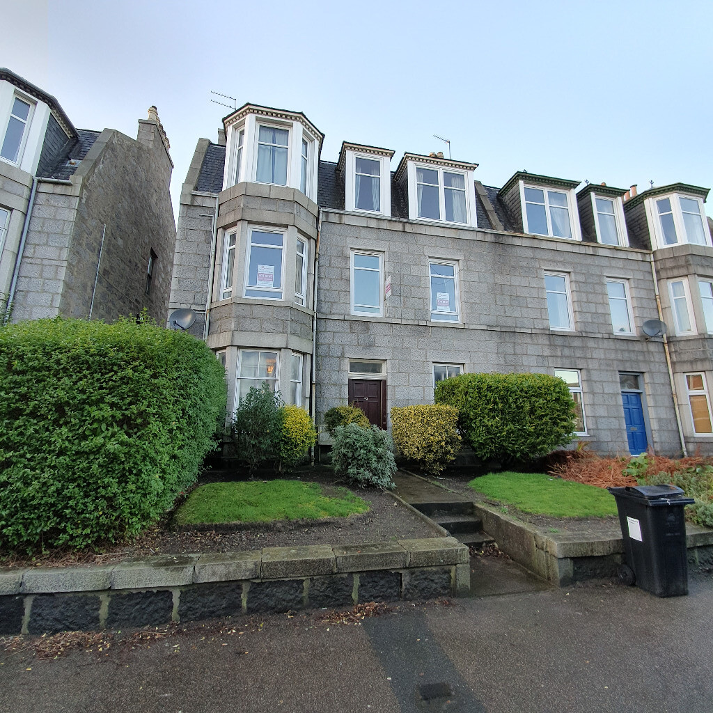 4 Bed HMO, Elmfield Avenue, 5 mins to Aberdeen University in Aberdeen
