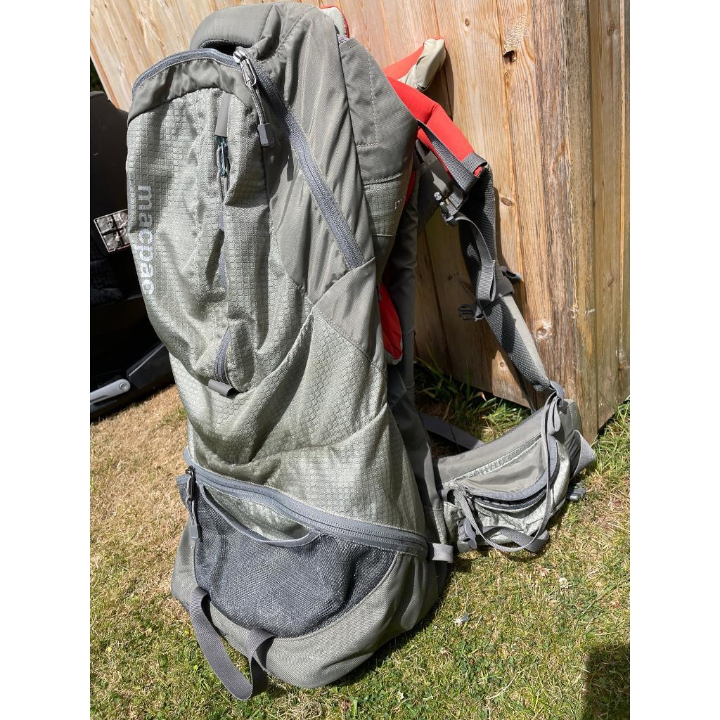 Baby carrier/backpack. MACPAC BABY 