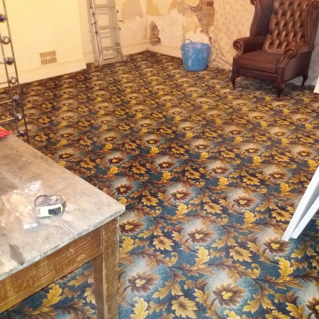 huge-70-s-carpet-green-and-gold-retro-pattern-14-11-5-x-15-alcoves