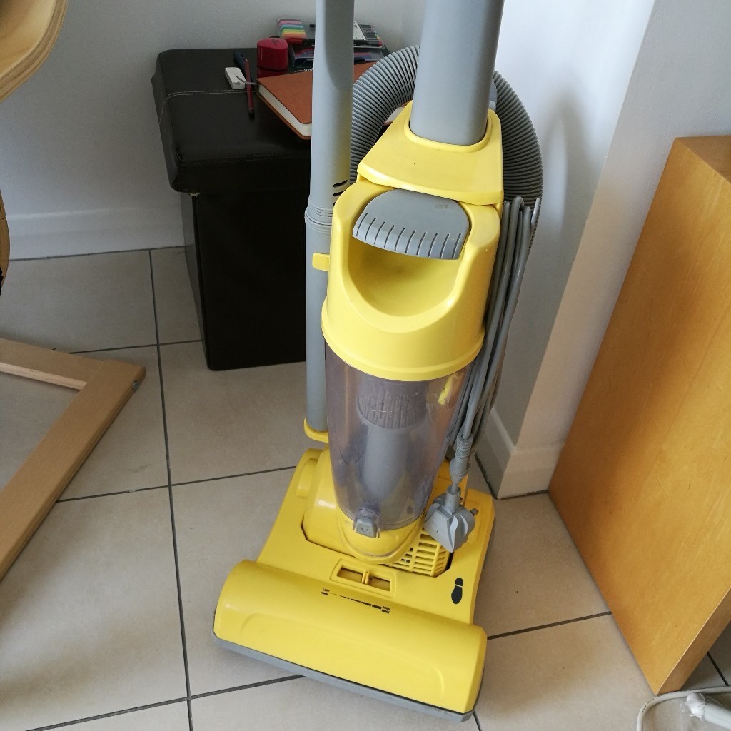 Free vacuum cleaner. Broken band needs replacing in Catford, London