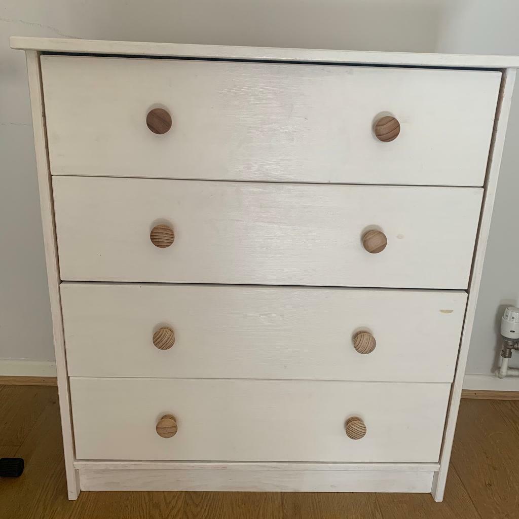 Pine 4 Drawer White Painted Chest of Drawers. in Cheltenham