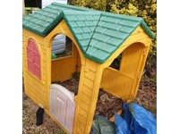 2nd hand plastic playhouse