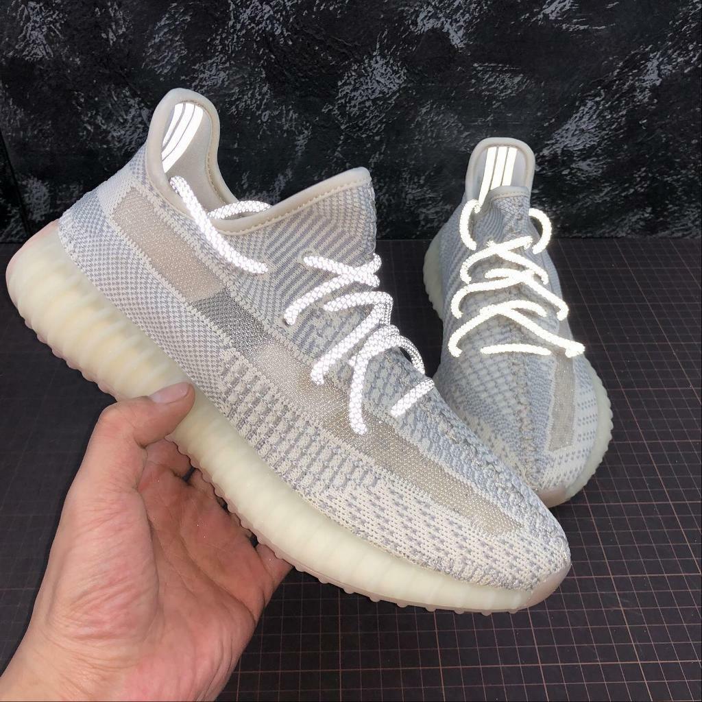 lundmark non reflective on feet