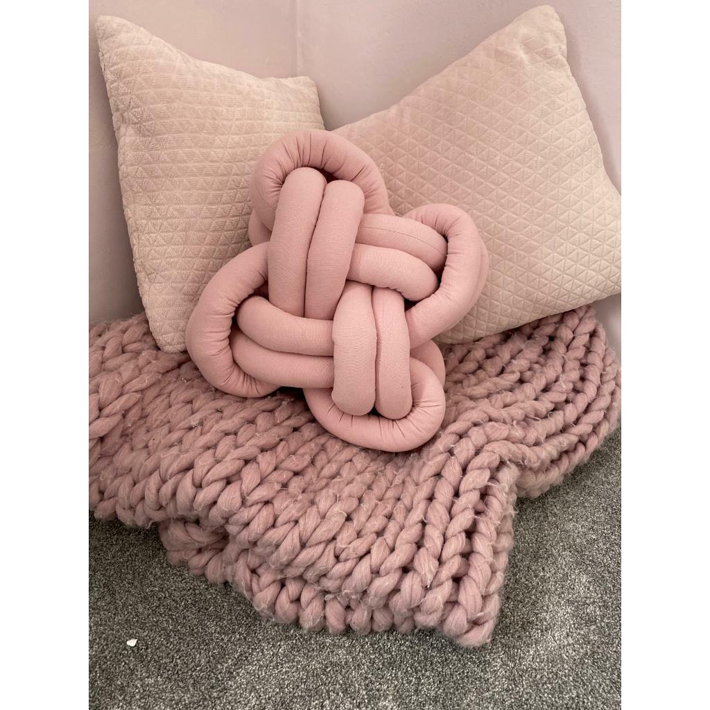 Pink chunky cable knit blanket with matching cushions ...