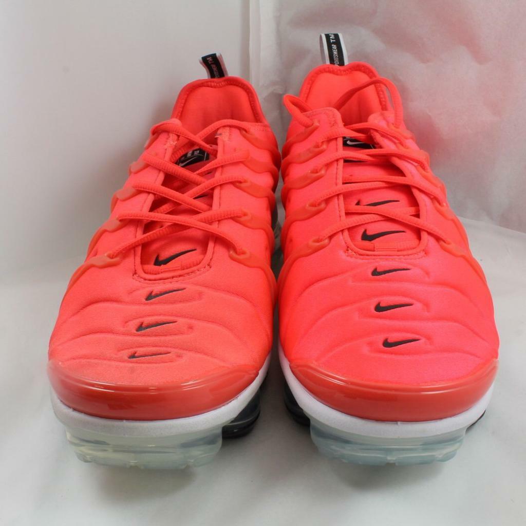 nike vapormax plus crimson