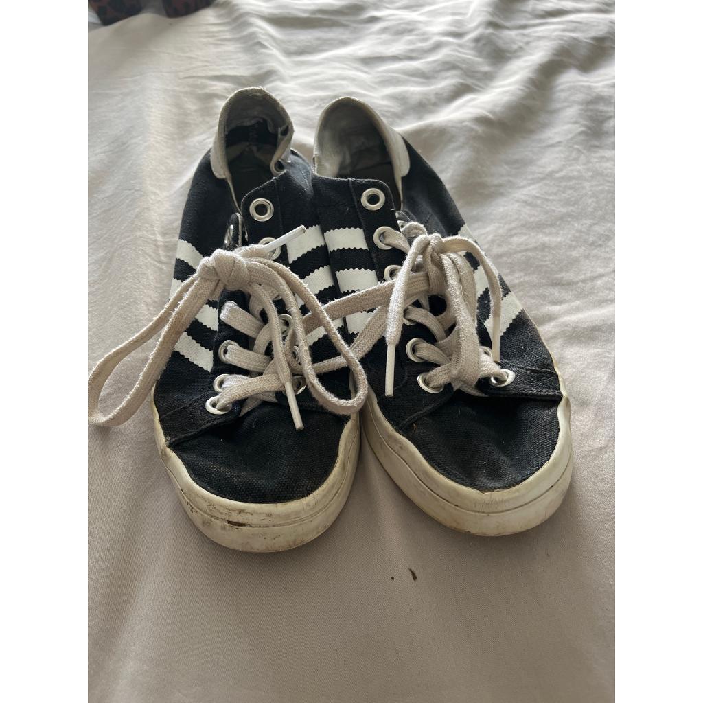 Adidas vintage style trainers | in Hull 
