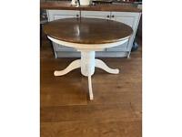 Solid wood extendable dinning table 