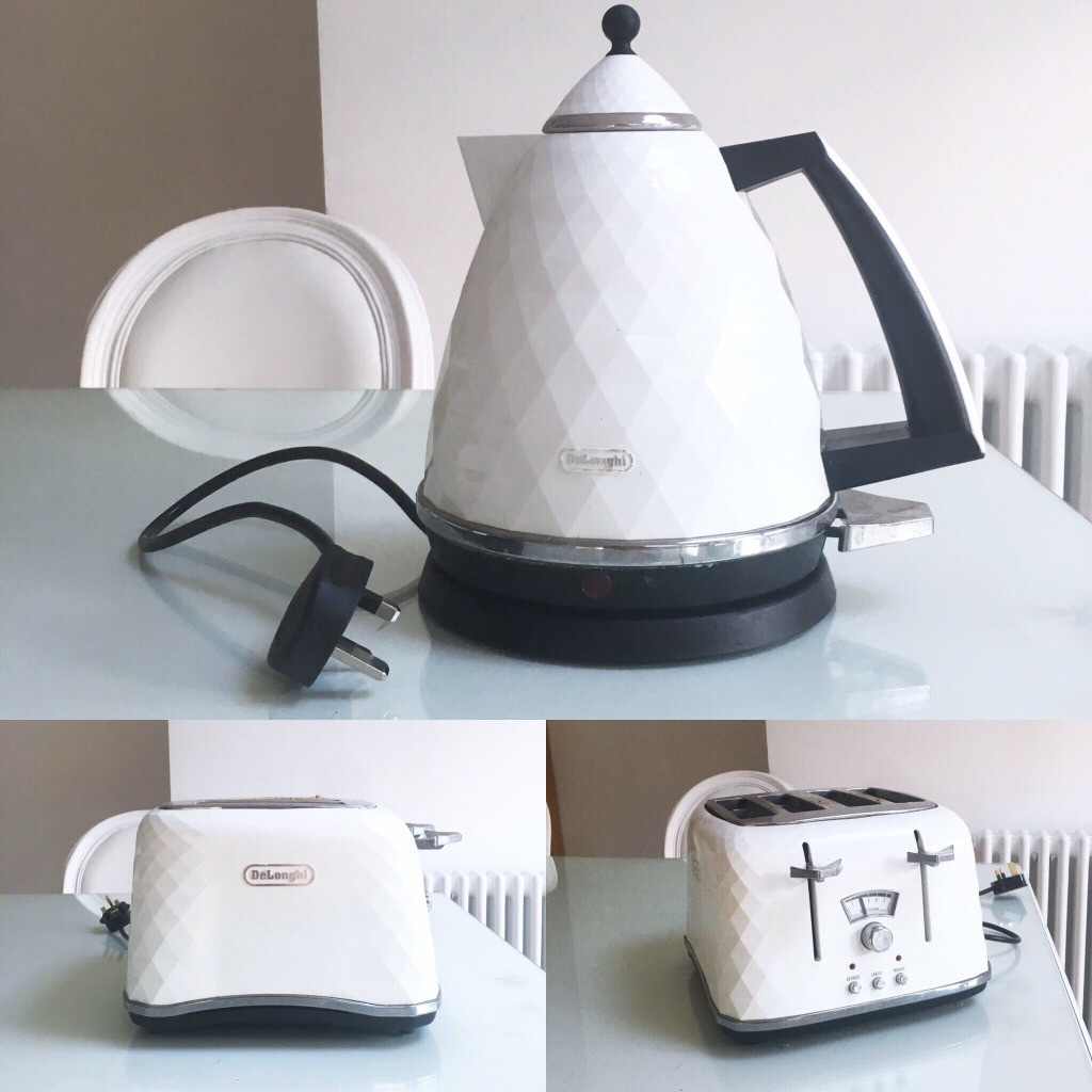 DeLonghi Brilliante white kettle (&/ or) toaster 4 slice in Waterloo