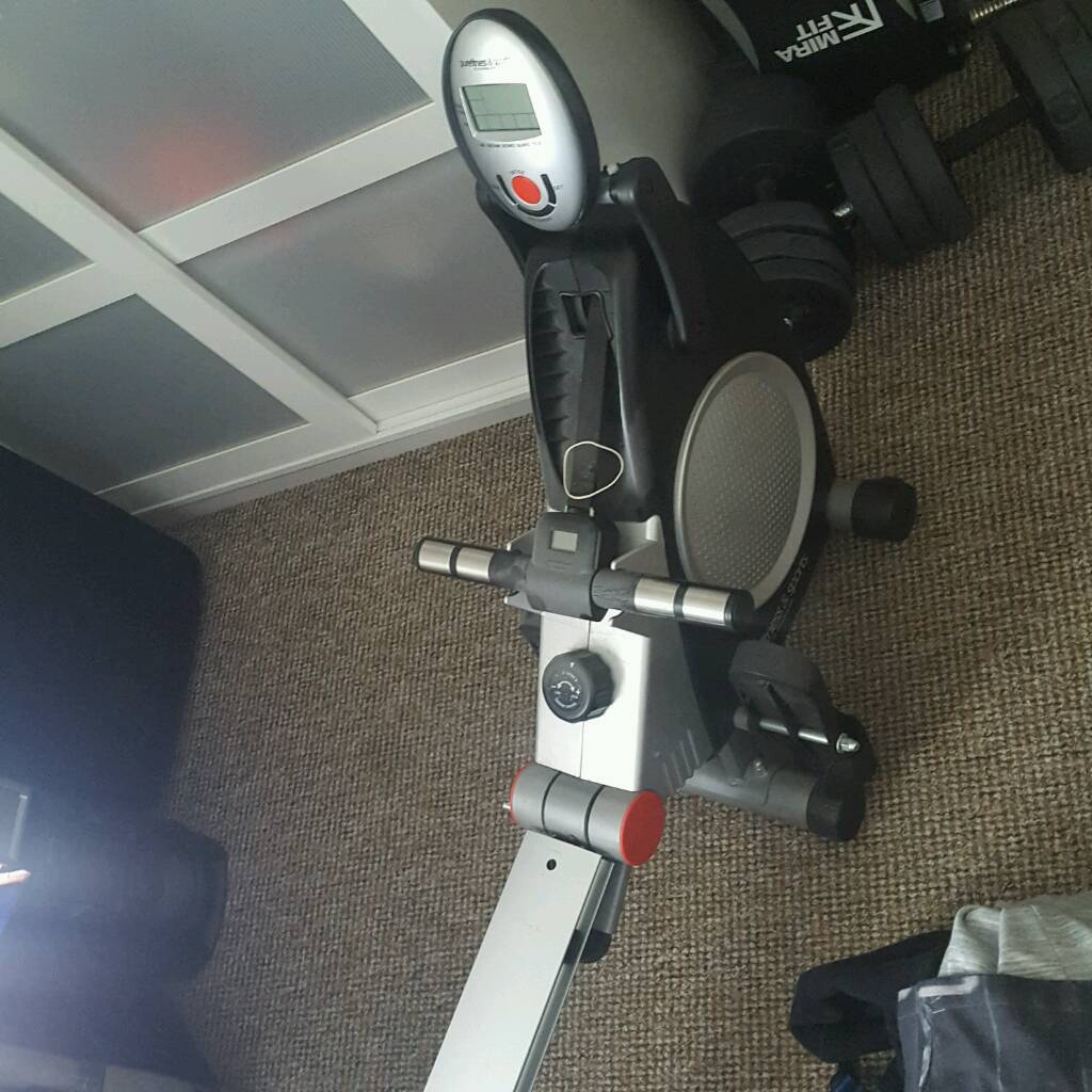 Rowing Machine Amazing Condition L.E.D Screen Heart Rate Monitor