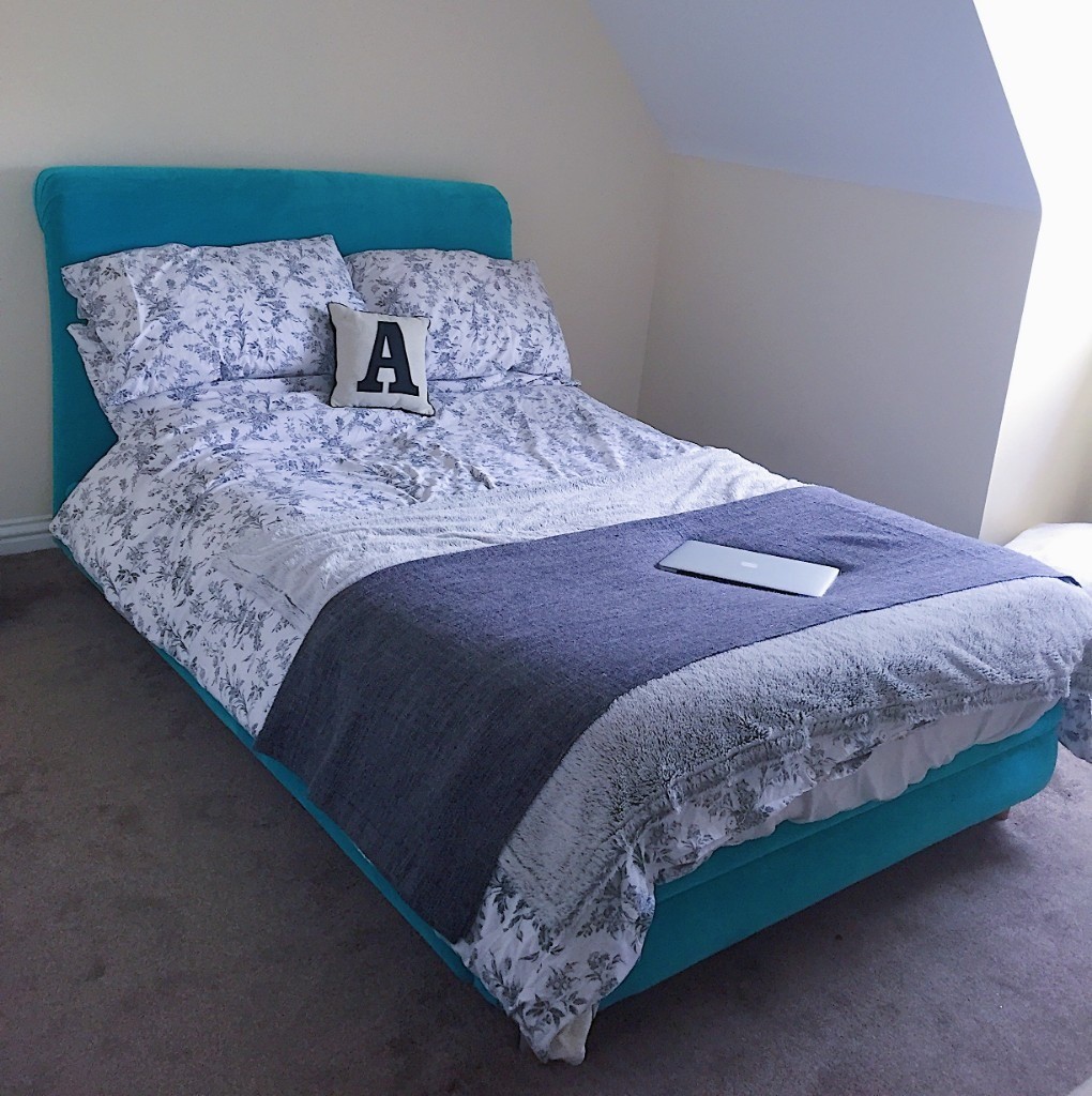 Loaf Dumpling Double Bed Blue Velvet in Long Eaton, Nottinghamshire