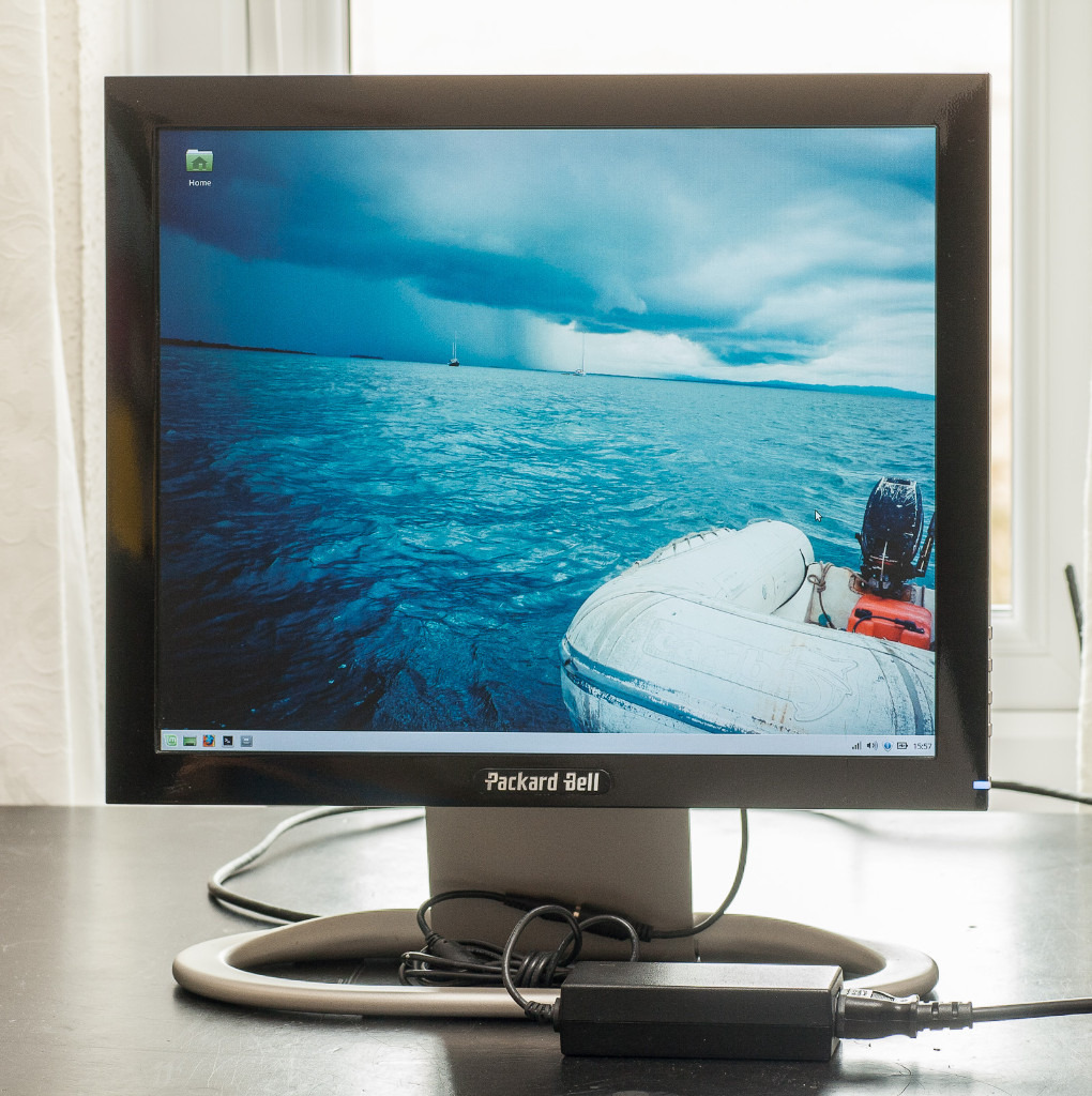 NEC / Packard Bell VT700 17" PC LCD monitor. 12v, with psu. in