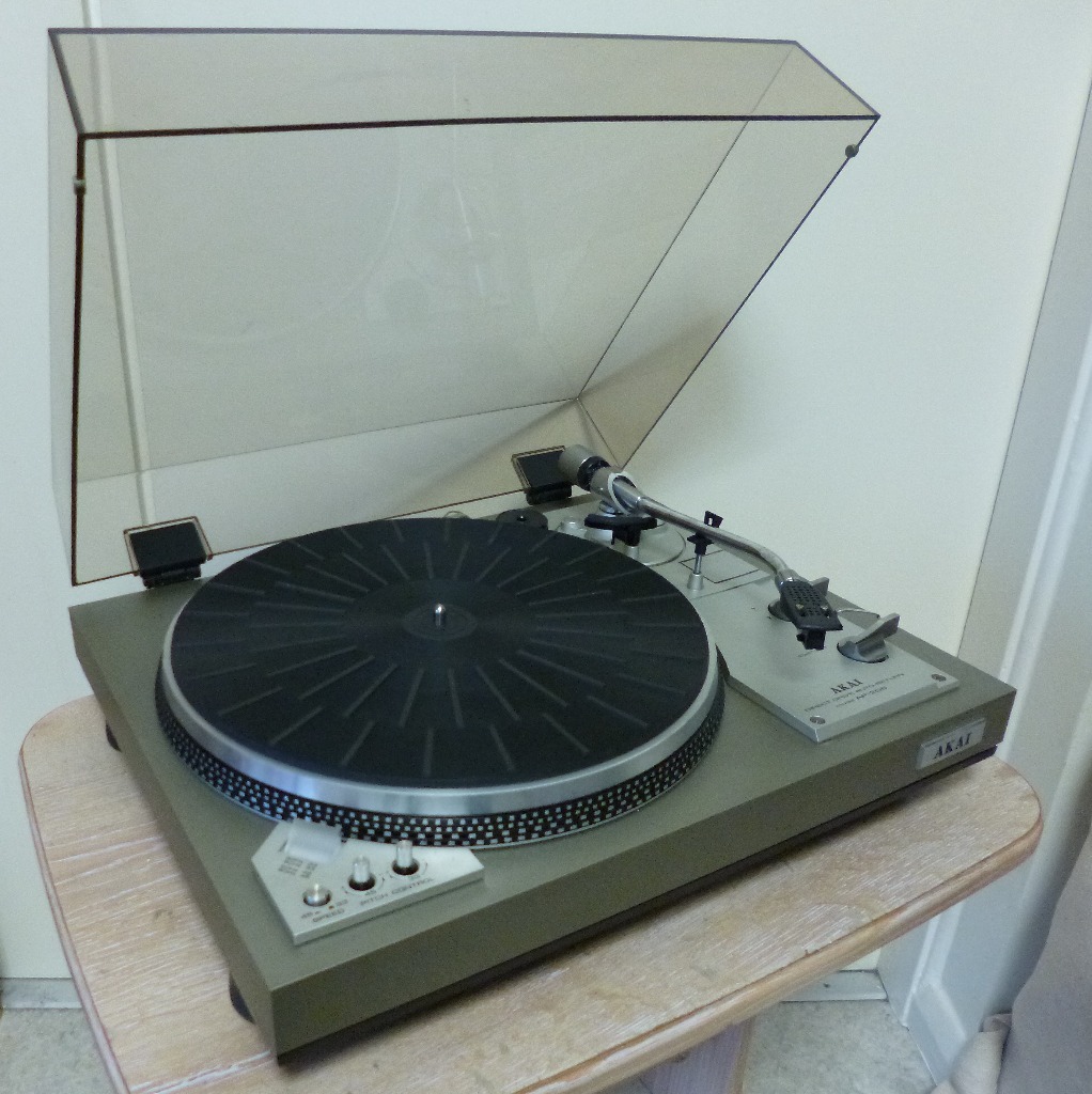 AKAI AP206 Vintage Direct Drive Auto Return Turntable with Pitch Control,Made in Japan in