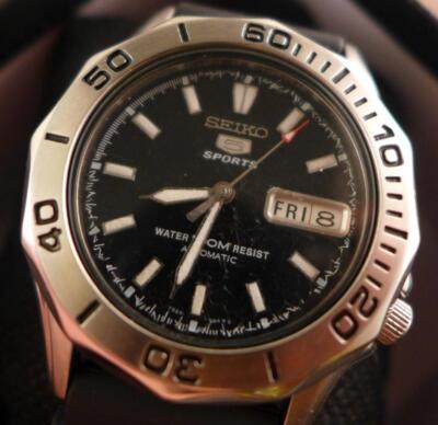Sporty, 38mm Seiko 7S26 01G0 Day/Date Men's Automatic 5N0186