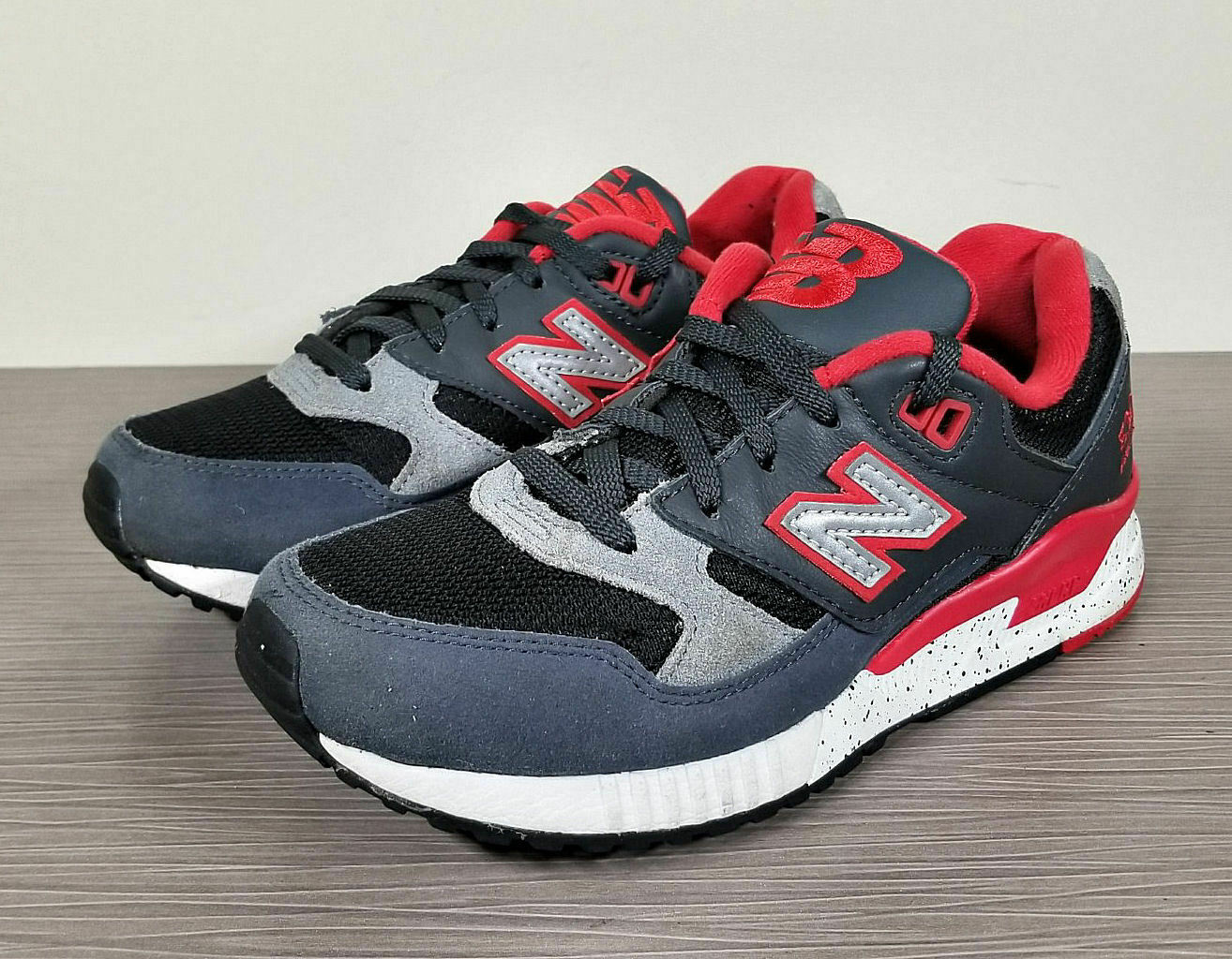 New Balance 530 Running Shoes, Grey with Pink, Womens Size 5.5 / 36