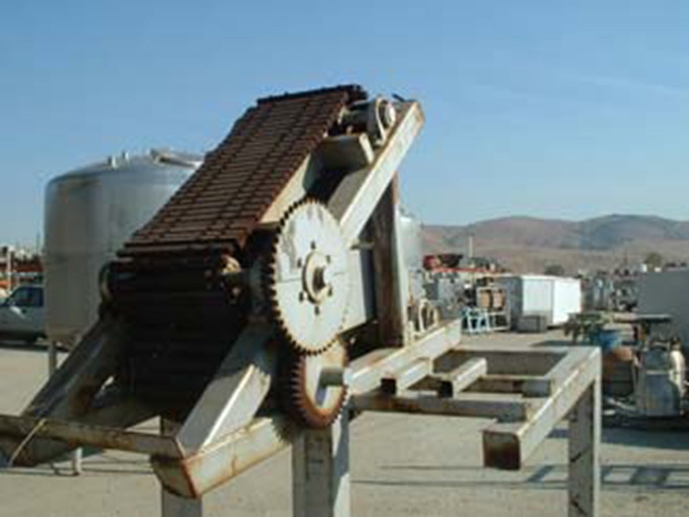 Proveda style can crusher