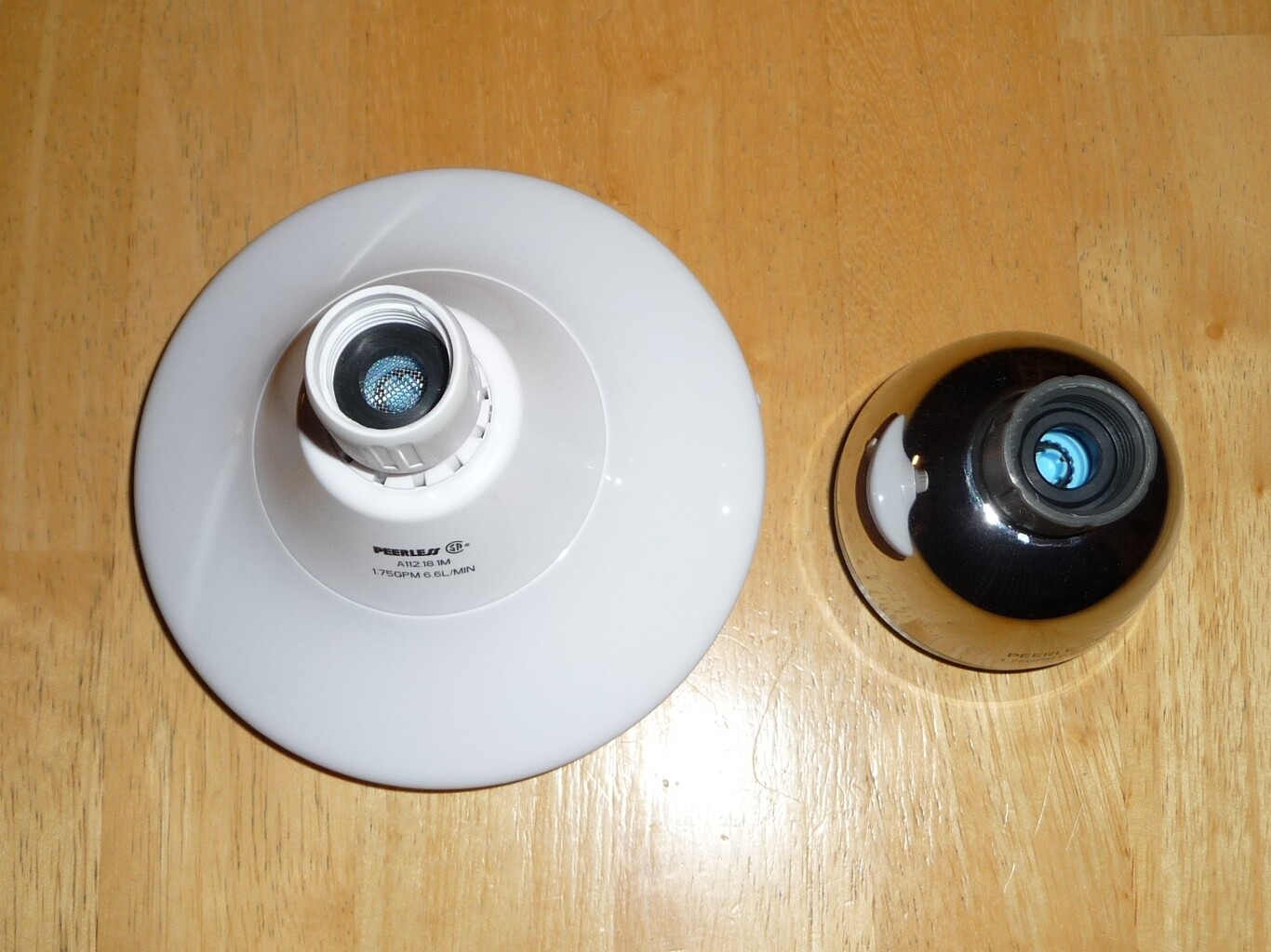 Lot of 2 PEERLESS Shower Heads ~ 1.75 GPM Rate of Flow