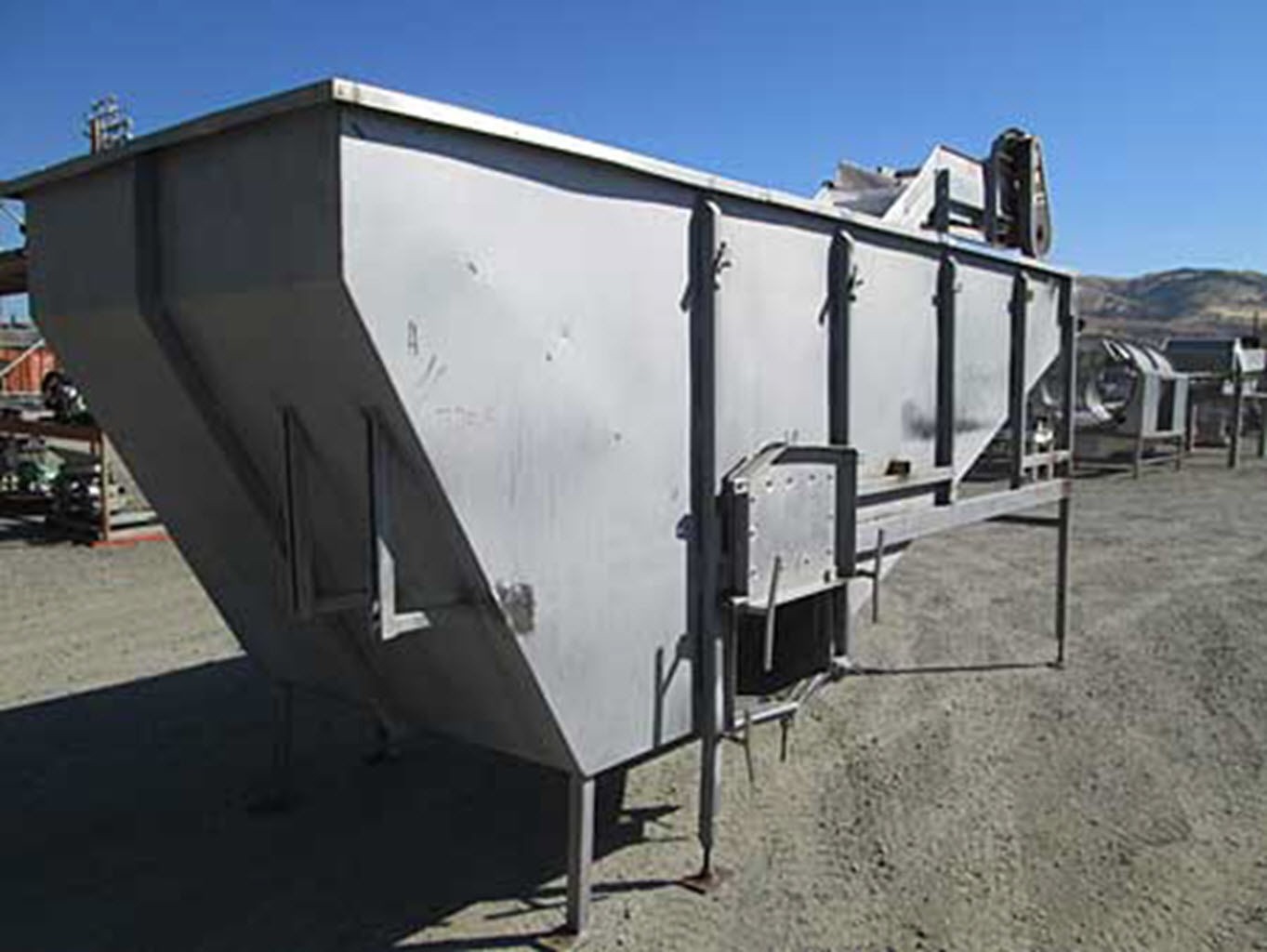 Flood tank washer with elevator, S/S construction