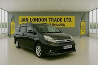 2011 Toyota ISIS 1 790 CC TOYOTA ISIS Petrol