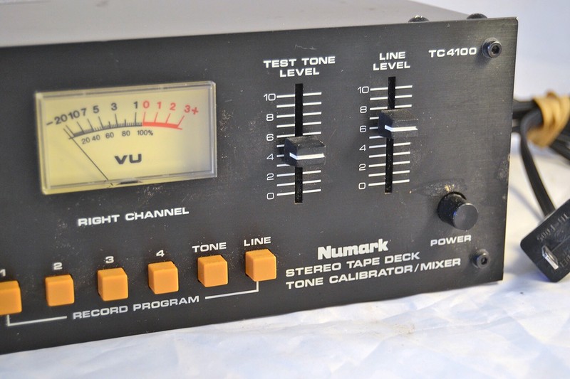 Numark Model TC-4100 Tape Deck Tone Calibrator/Mixer TC4100