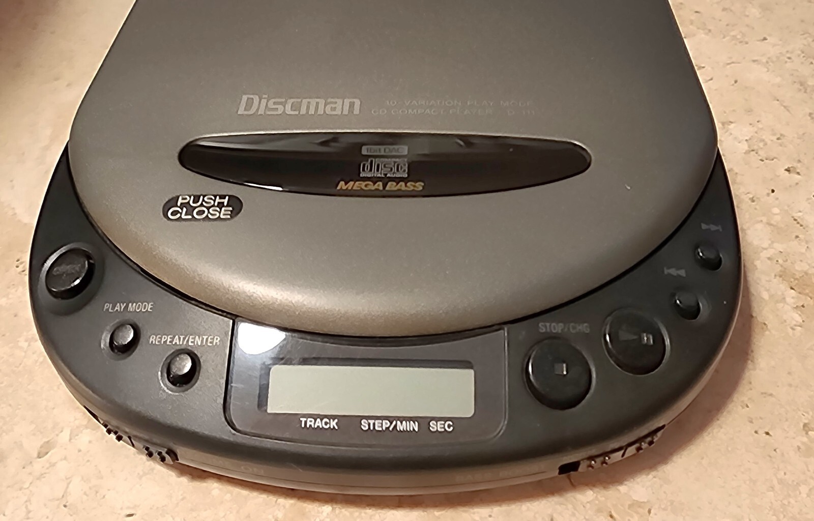 SONY D-321 Ｄiscman 要修理品 思い出家電】ソニーのディスクマン、音飛びしなくなって驚いた