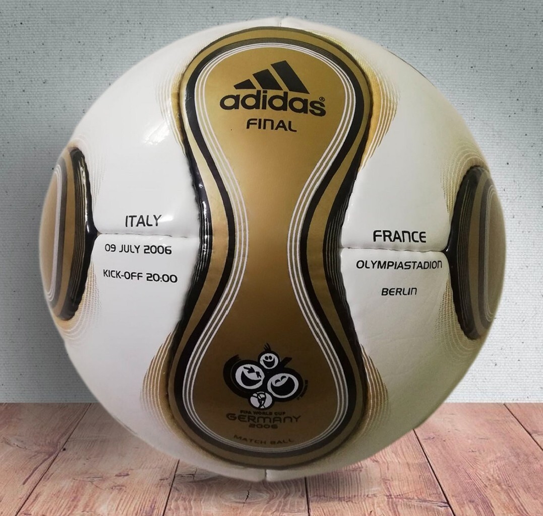 adidas製サッカーボール　Teamgeist Adidas Teamgeist Berlin FIFA World Cup 2006 Match ball