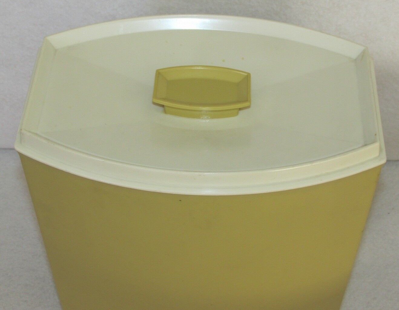 Vintage Canister~Retro ~Mid-Century~Plastic~Harvest Gold~Flowers~20 c~Flour~9