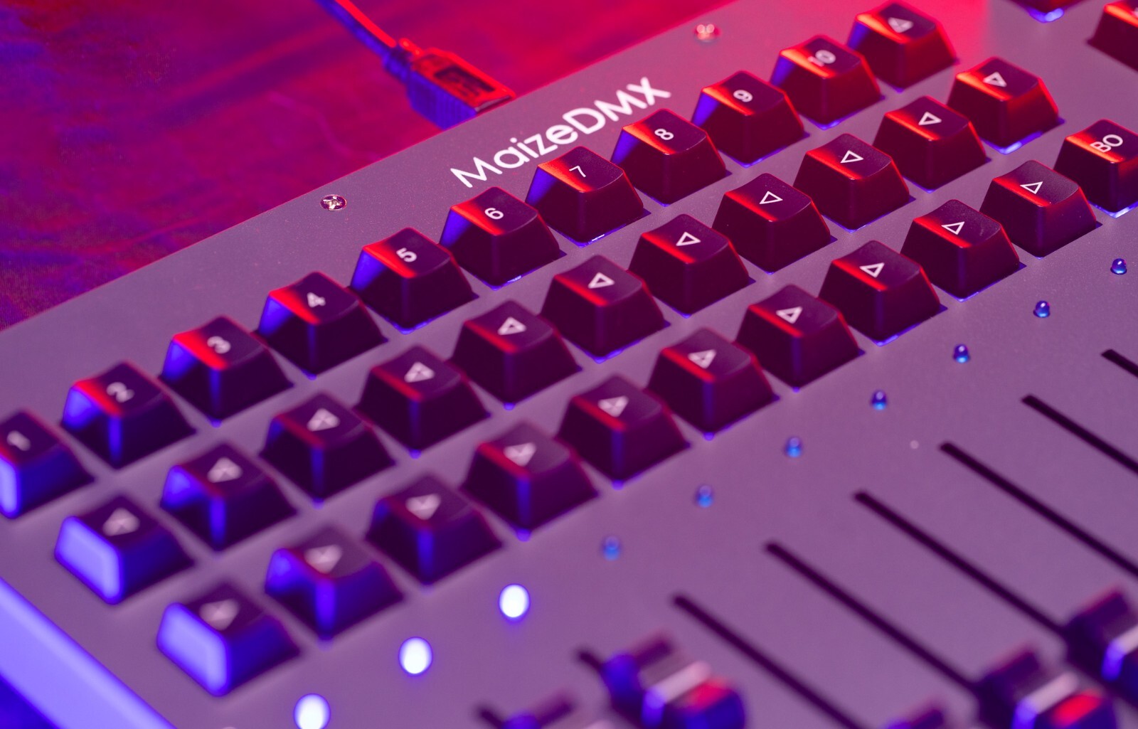 MaizeDMX Playback MIDI Controller - designed for stage MaizeDMX Playback MIDI Controller - designed for stage