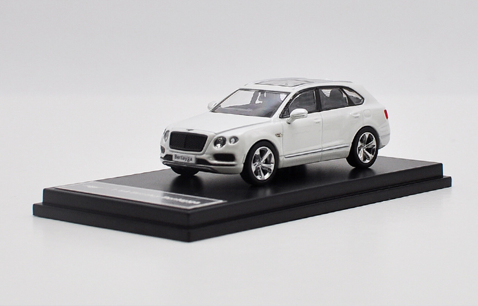 1/64 Scale Bentley Bentayga SUV White Diecast Car Model Toy