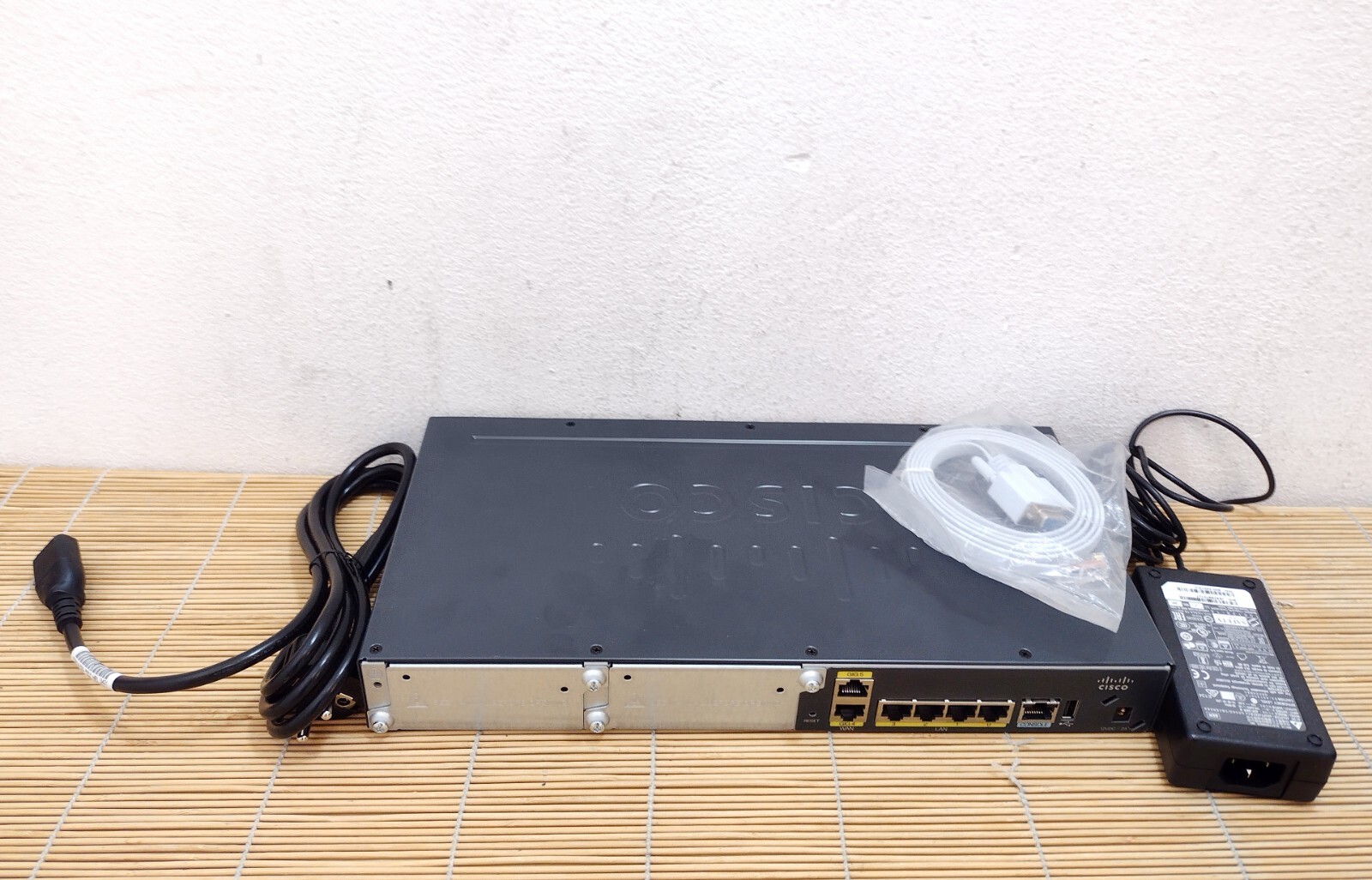Cisco C841M-4X-JSEC/K9 800M ISR with 4 10/100/1000 LAN ports Cisco C841M-4X-JSEC/K9 800M ISR with 4 10/100/1000 LAN ports