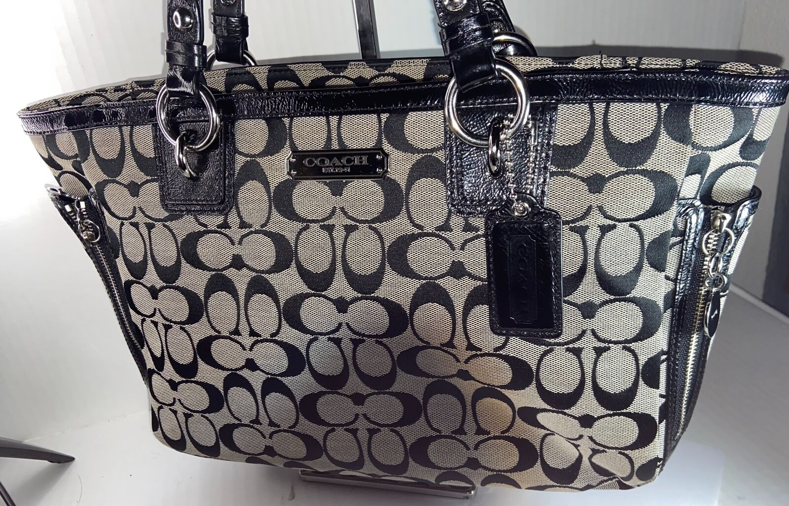 Coach Gallery Signature Zip Tote Black & Gray Looks Never Coach Gallery Signature Zip Tote Black & Gray Looks Never