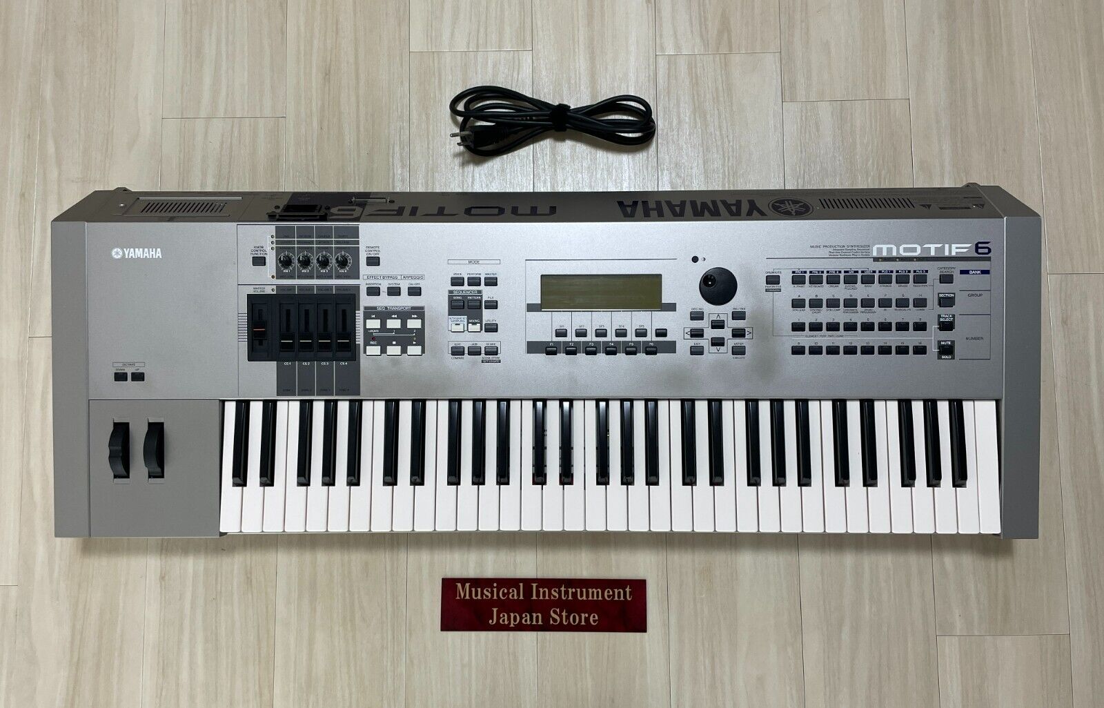 Yamaha MOTIF6 61-Key Keyboard Synthesizer Used with Power Yamaha MOTIF6 61-Key Keyboard Synthesizer Used with Power
