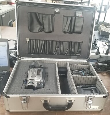 SONY CCD-TRV75 Hi-8 XR Handycam Vision Camcorder W/ CASE, KEYS,  NP-F950, + READ