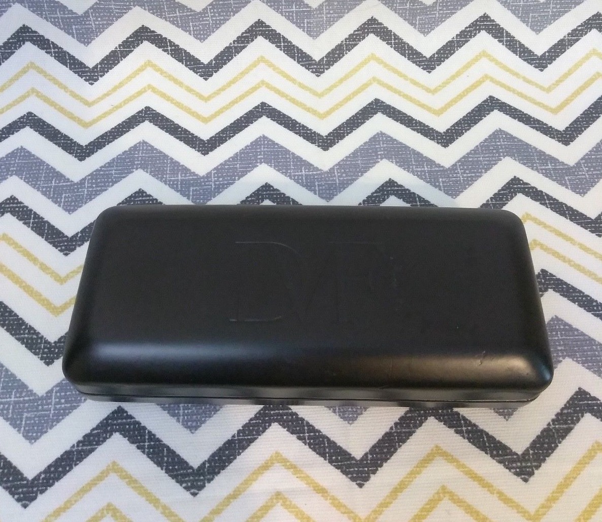 DVF DIANE VON FURSTENBERG Black Glasses Case - Hot PInk Lining