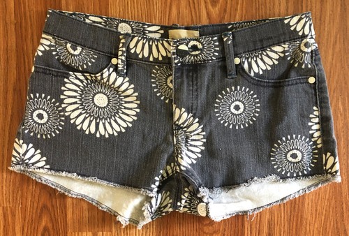 Junior's ROXY DENIM Faded Black Denim Stretch Floral Short