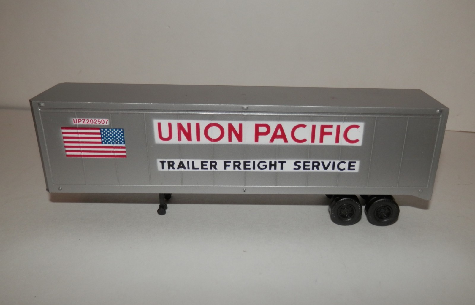 Walthers HO Scale 40' Union Pacific Van Trailer