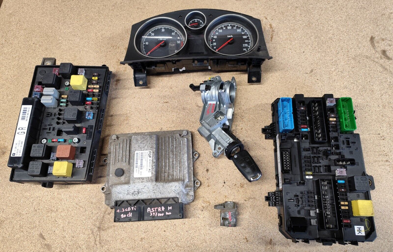 Kit Demarrage Ecu Opel Astra H 1.3 Cdti 90cv  55191137 /13206745/ 13206762