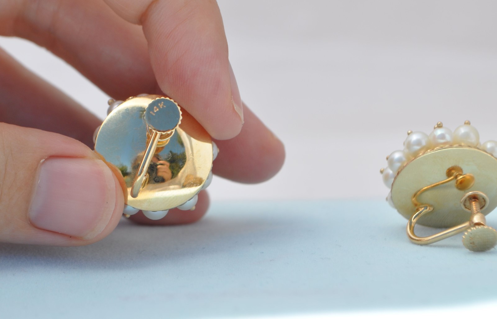 VINTAGE 14K SOLID YELLOW GOLD REAL PEARL EARRINGS SQREW BACK ROUND DISK CLUSTER