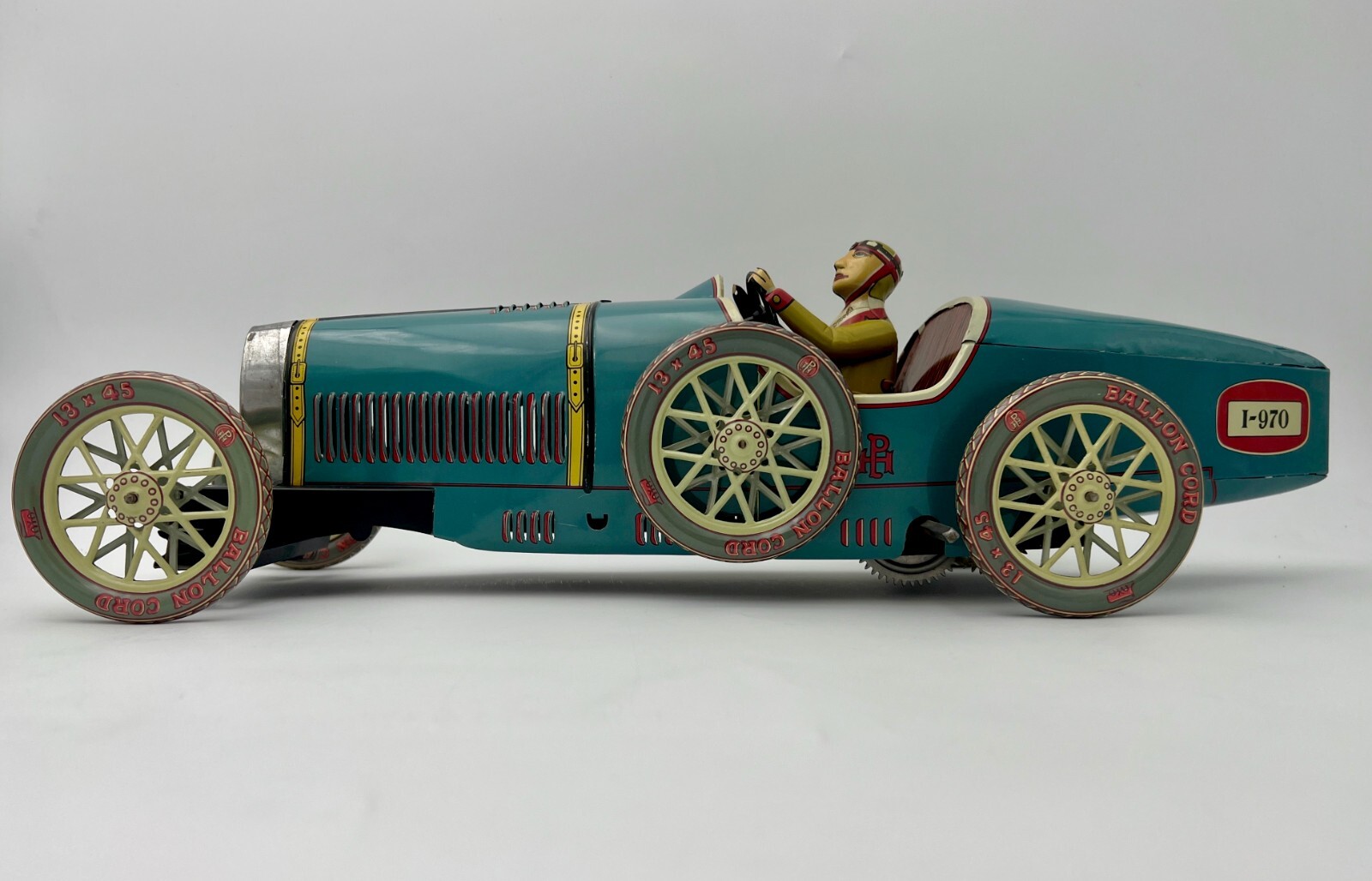 パジャPAYA 社 ヴィンテージ ブリキの車（スペイン製・シリアル