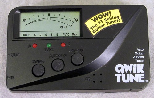 AUTOMATIC GUITAR TUNER ACOUSTIC ELECTRIC OR BASS QUIK TUNE QT-1 HANDS FREE LED