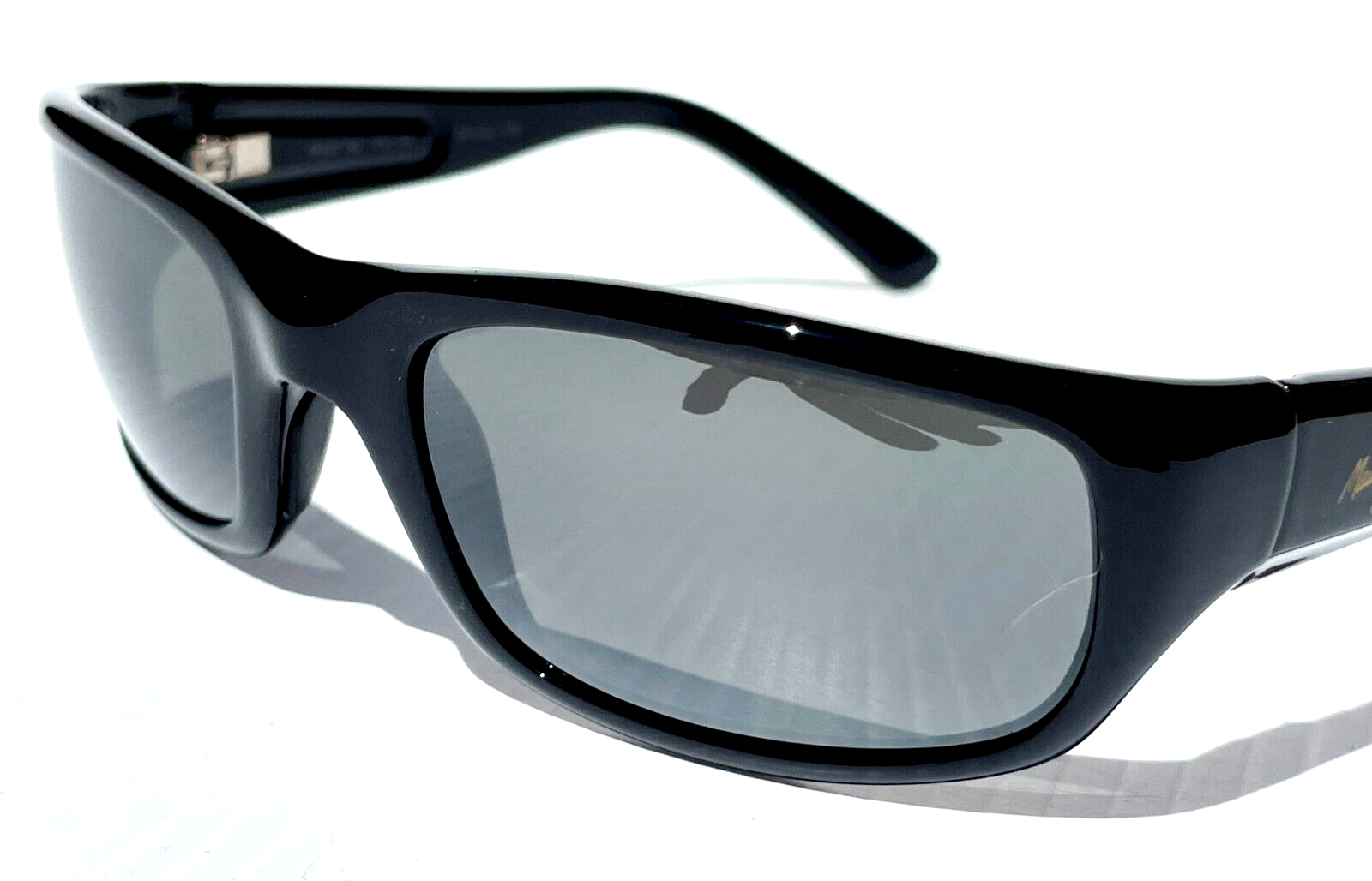 Pre-owned Maui Jim Stingray Gloss Black Polarized Grey Glass Lens Sunglass 103-02 In Gray