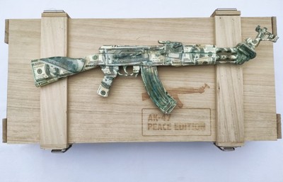 Van Apple – ART AGAINST WAR – AK-47 PEACE EDITION – Skulptur