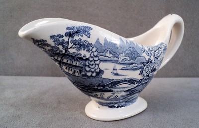 Vtg Clarice Cliff Royal Staffordshire Tonquin Creamer Pitcher Sauce Boat -Estate