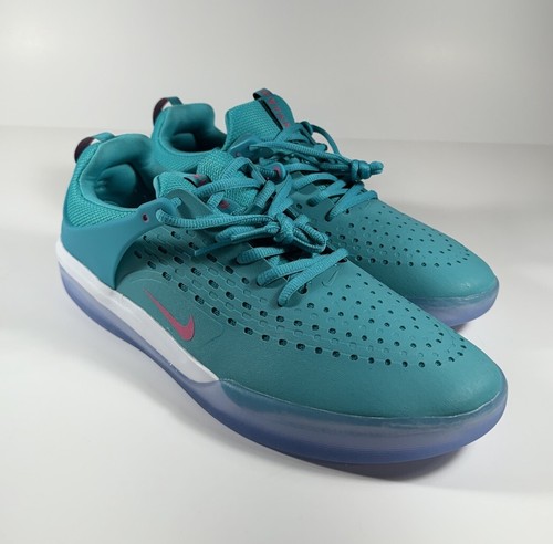 送料無料 新品 NIKE SB ZOOM NYJAH 3 28.5 Amazon.com | Nike SB Zoom Nyjah 3 Skate Shoes (DJ6130-002