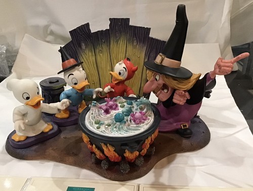 WDCC ルーイ Nephew Duck L'il Witch 魔女 フィギュア WDCC ルーイ Nephew Duck L'il Witch 魔女 フィギュア Trick Or