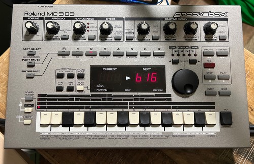 【Roland】MC-303 Groovebox mc303 Roland - MC-303 | Groovebox