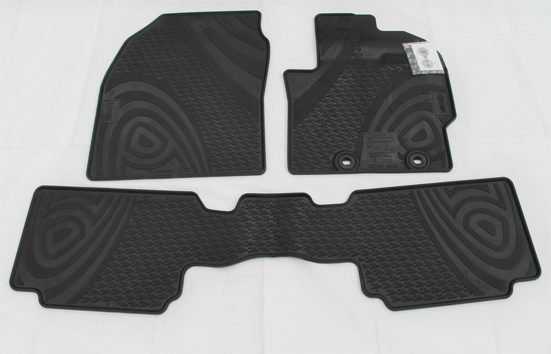 TOYOTA YARIS FLOOR MATS RUBBER SET YARIS CROSS AUG 20> YARIS HATCH MAY