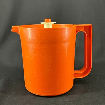 Vintage orange Tupperware Pitcher Jug Push Button Lid Ivory 1 1/2 Quart 1575