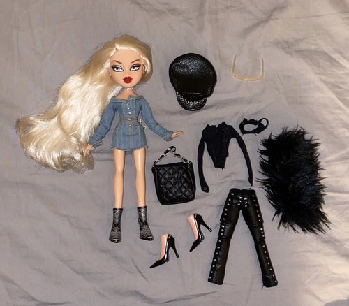 BRATZ 2018 COLLECTOR CLOE by HAYDEN WILLIAMS