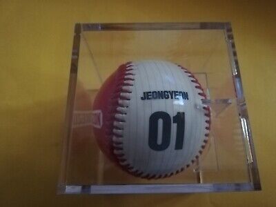 twice autographed baseballs Jeongyeon only strikezone official goods TWICE
